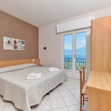 ホテル Del Garda 2*